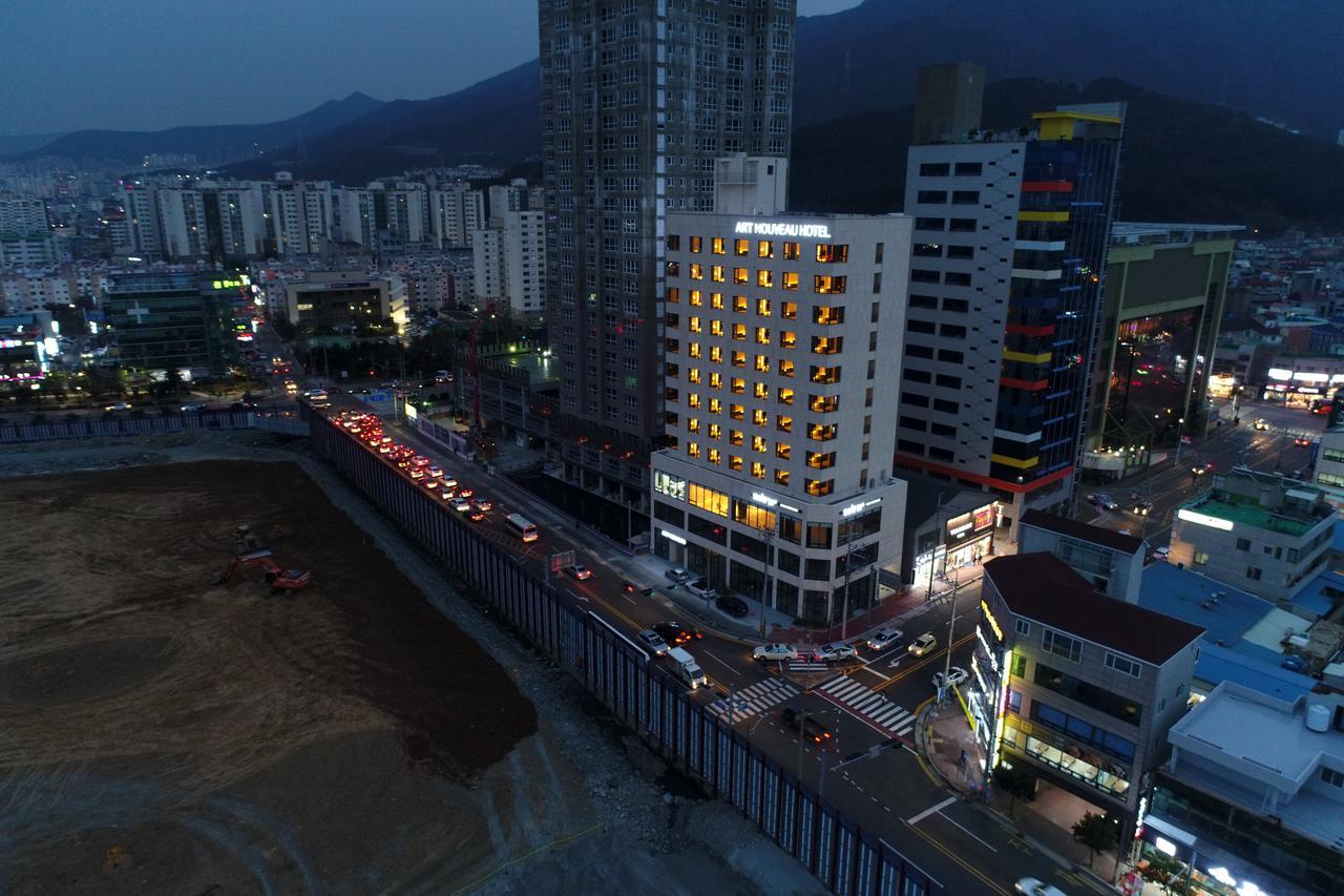 Geoje Artnouveau Suite Hotel Extérieur photo