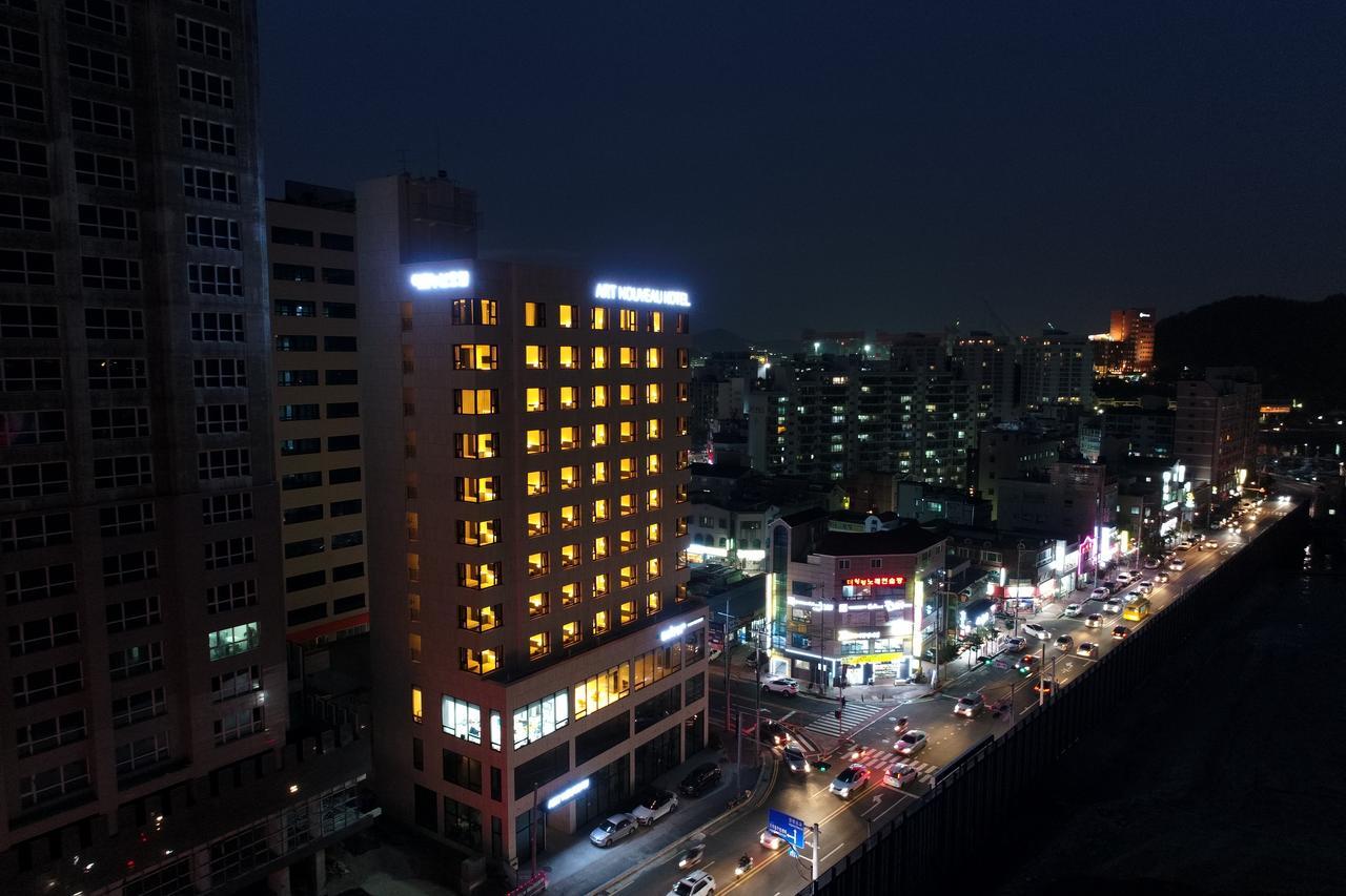 Geoje Artnouveau Suite Hotel Extérieur photo