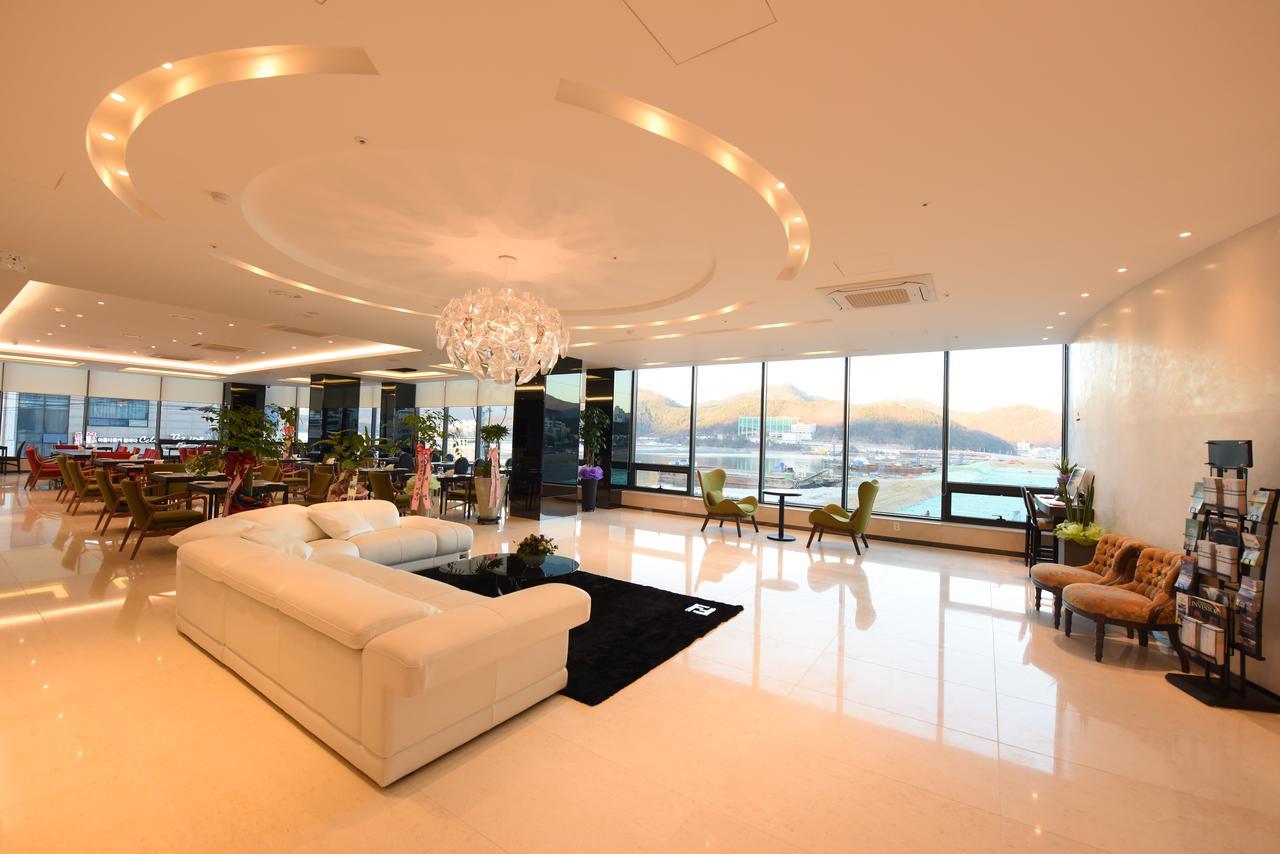 Geoje Artnouveau Suite Hotel Extérieur photo