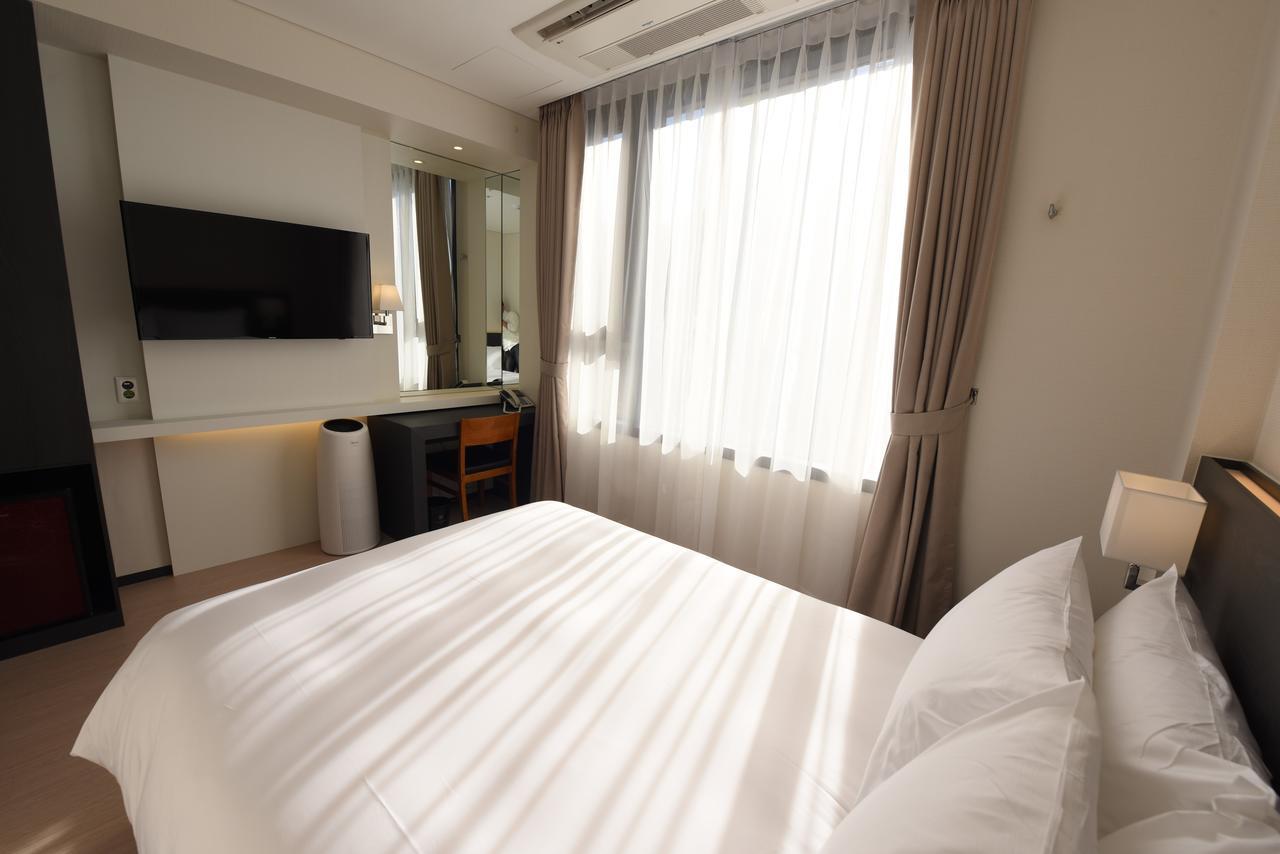 Geoje Artnouveau Suite Hotel Extérieur photo
