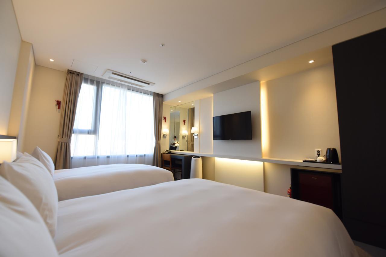 Geoje Artnouveau Suite Hotel Extérieur photo