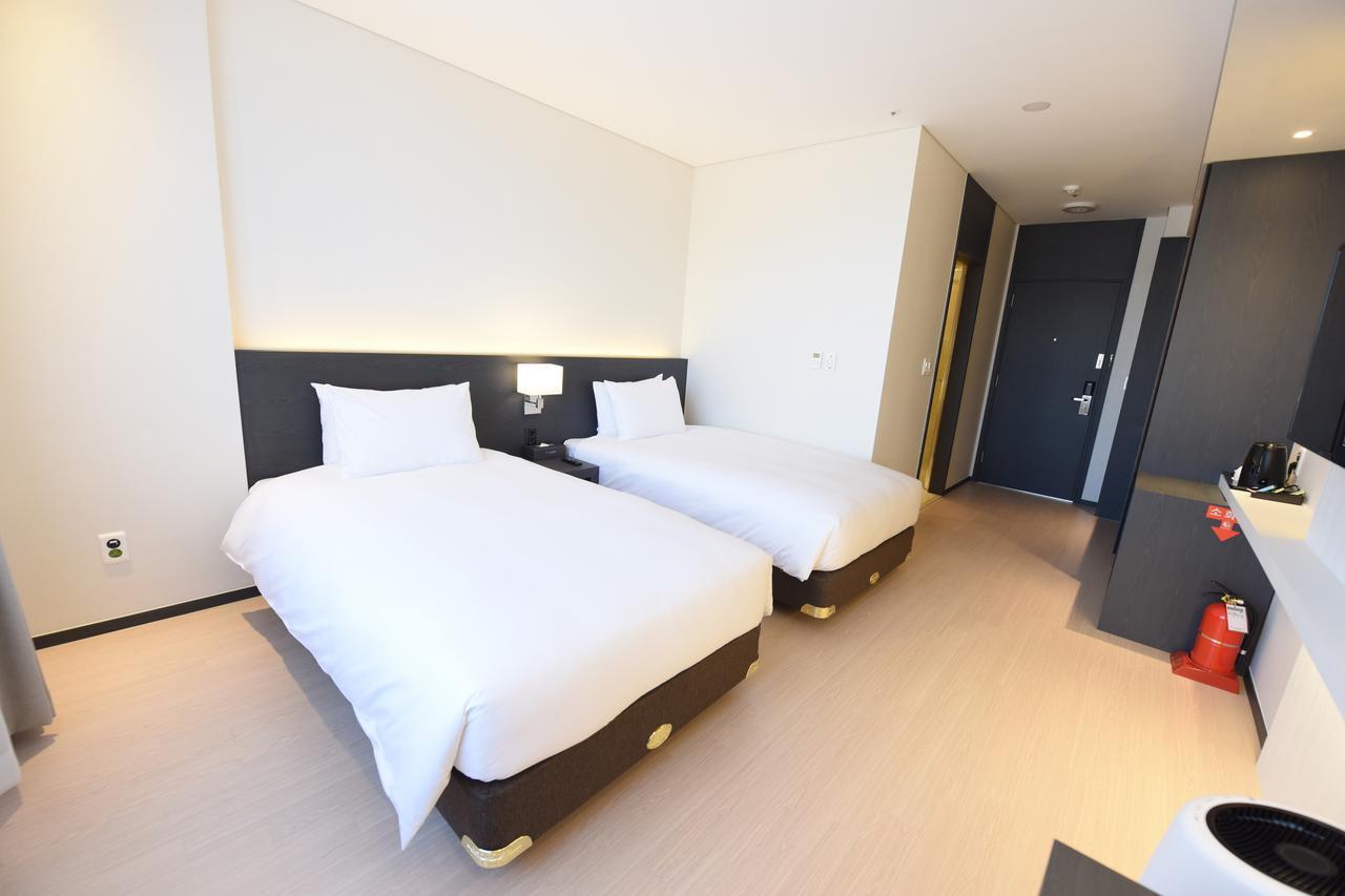 Geoje Artnouveau Suite Hotel Extérieur photo