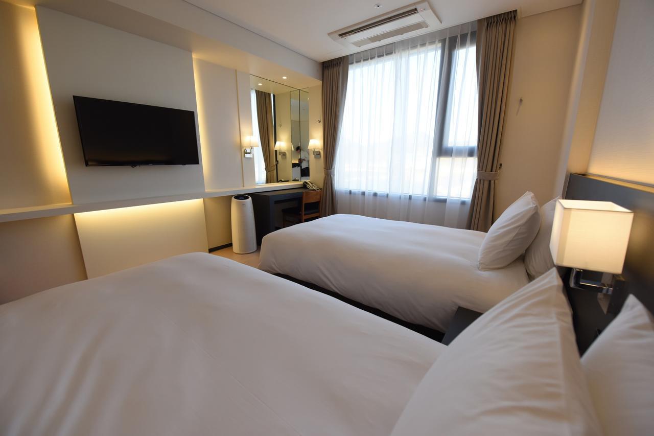 Geoje Artnouveau Suite Hotel Extérieur photo