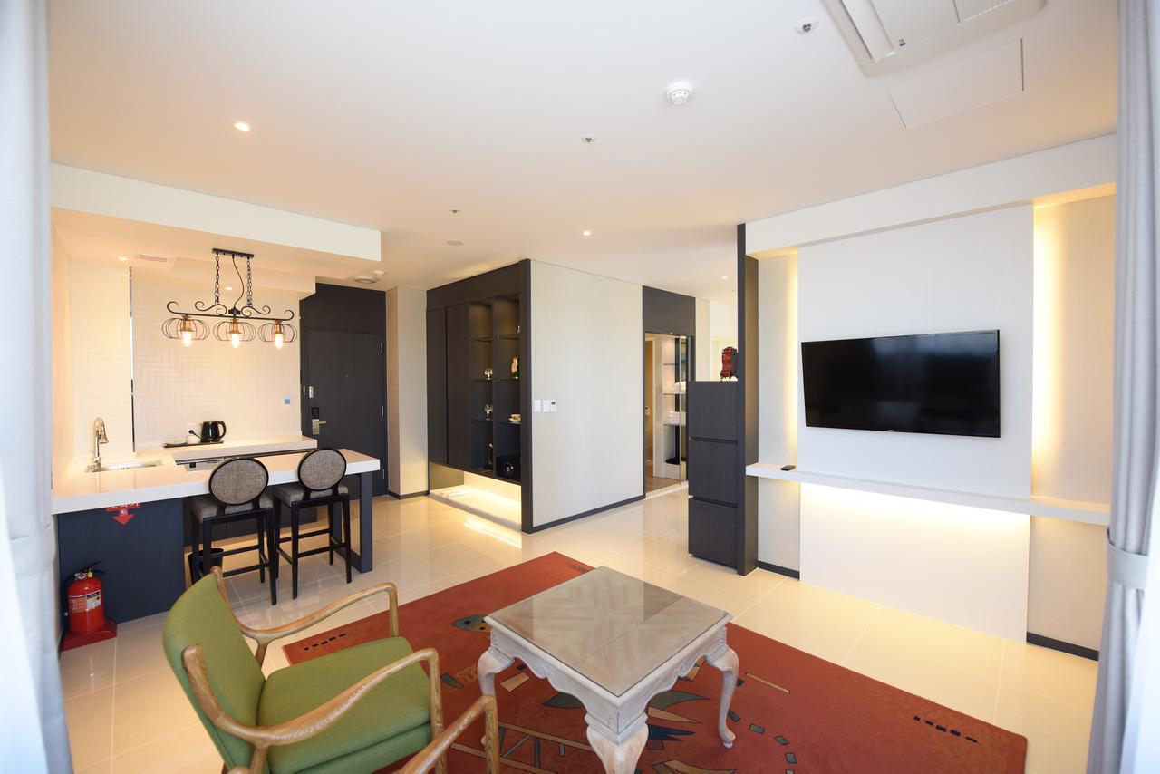 Geoje Artnouveau Suite Hotel Extérieur photo