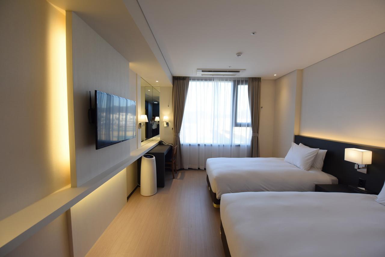 Geoje Artnouveau Suite Hotel Extérieur photo